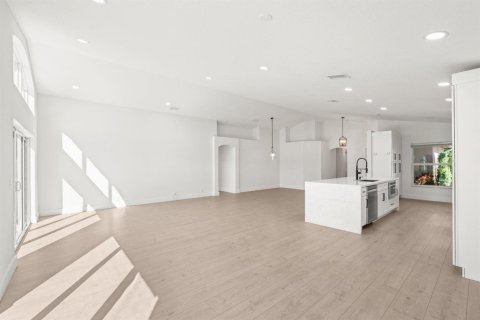 House in Lake Worth, Florida 3 bedrooms, 174.01 sq.m. № 2417984 - photo 17