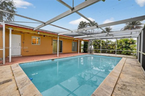 House in Hialeah, Florida 3 bedrooms, 107.3 sq.m. № 2010398 - photo 30