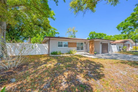 House in Clearwater, Florida 3 bedrooms, 164.62 sq.m. № 2233034 - photo 8