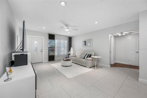 House in Clearwater, Florida 3 bedrooms, 164.62 sq.m. № 2233034 - photo 14
