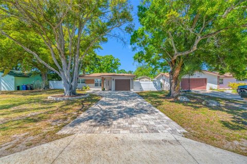 House in Clearwater, Florida 3 bedrooms, 164.62 sq.m. № 2233034 - photo 3