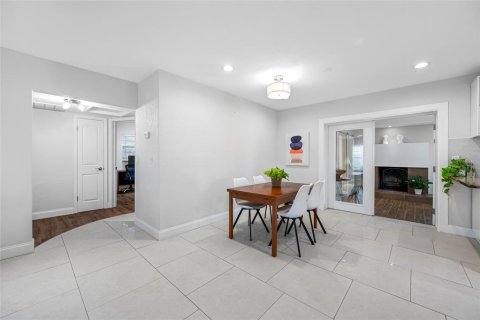 House in Clearwater, Florida 3 bedrooms, 164.62 sq.m. № 2233034 - photo 16