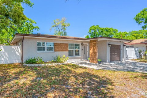 House in Clearwater, Florida 3 bedrooms, 164.62 sq.m. № 2233034 - photo 9