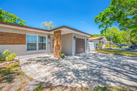 House in Clearwater, Florida 3 bedrooms, 164.62 sq.m. № 2233034 - photo 10