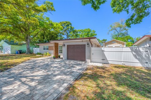 House in Clearwater, Florida 3 bedrooms, 164.62 sq.m. № 2233034 - photo 6
