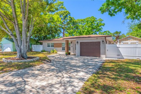 House in Clearwater, Florida 3 bedrooms, 164.62 sq.m. № 2233034 - photo 2