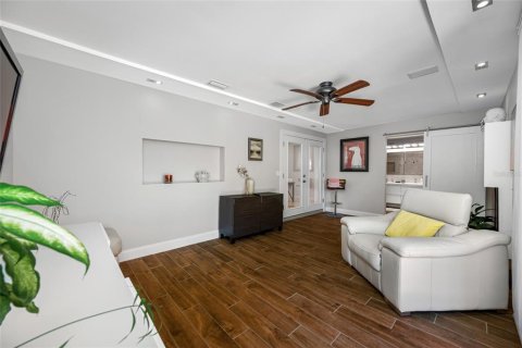 House in Clearwater, Florida 3 bedrooms, 164.62 sq.m. № 2233034 - photo 29