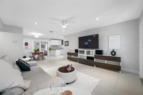 House in Clearwater, Florida 3 bedrooms, 164.62 sq.m. № 2233034 - photo 15