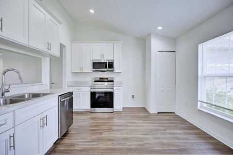 House in Sebring, Florida 3 bedrooms, 161.37 sq.m. № 2294952 - photo 7