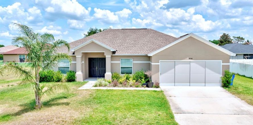 House in Sebring, Florida 3 bedrooms, 161.37 sq.m. № 2294952