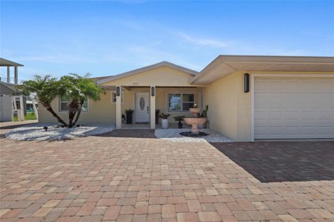 House in Bradenton, Florida 3 bedrooms, 177.44 sq.m. № 1824502 - photo 9