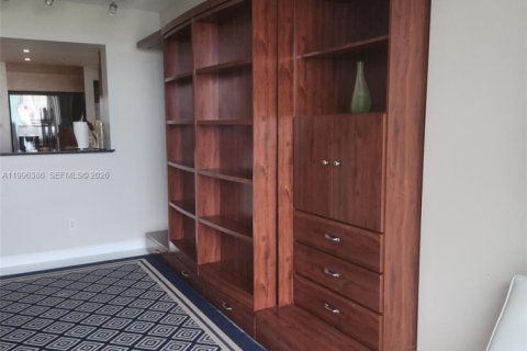 Condominio en alquiler en Miami, Florida, 1 dormitorio, 47.1 m2 № 2058414 - foto 14