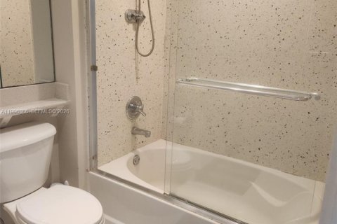 Condominio en alquiler en Miami, Florida, 1 dormitorio, 47.1 m2 № 2058414 - foto 19