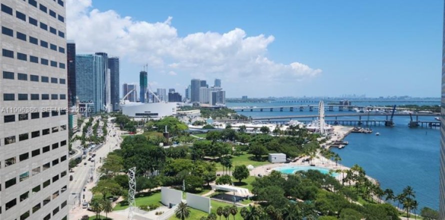 Condominio en Miami, Florida, 1 dormitorio  № 2058414
