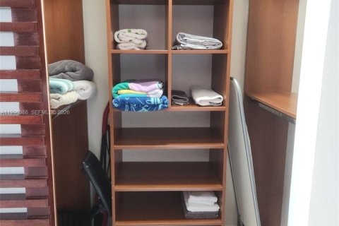 Condominio en alquiler en Miami, Florida, 1 dormitorio, 47.1 m2 № 2058414 - foto 15