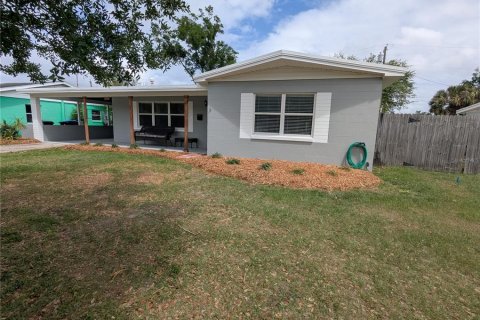 House in Orlando, Florida 2 bedrooms, 114.08 sq.m. № 2097165 - photo 2