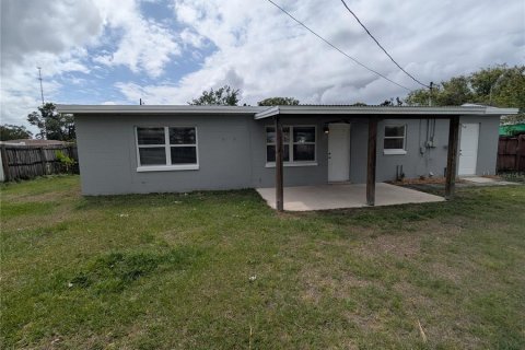 House in Orlando, Florida 2 bedrooms, 114.08 sq.m. № 2097165 - photo 5