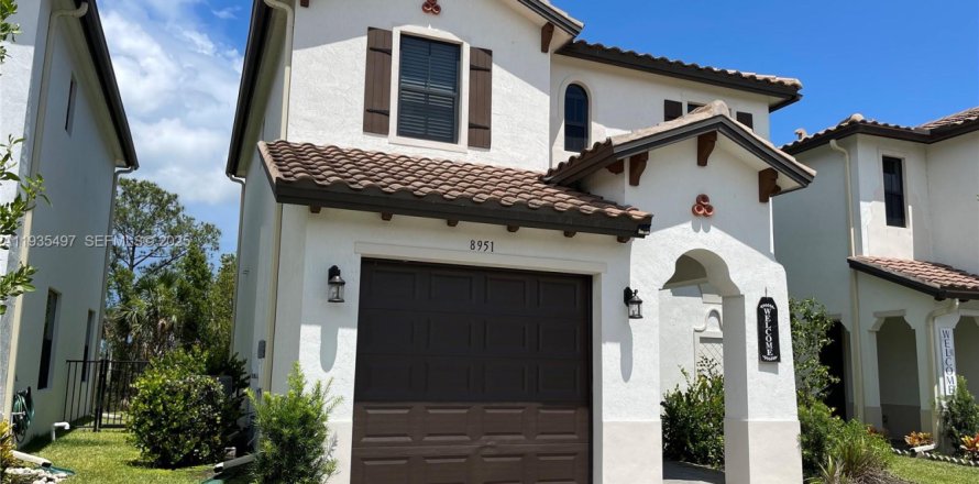 Casa en Naples, Florida 3 dormitorios, 148.74 m2 № 2054690