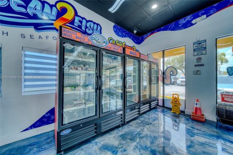 Propiedad comercial en venta en Miami, Florida № 1726393 - foto 3