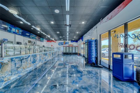 Propiedad comercial en venta en Miami, Florida № 1726393 - foto 2