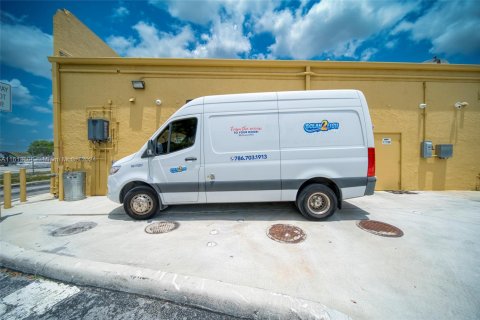 Propiedad comercial en venta en Miami, Florida № 1726393 - foto 29