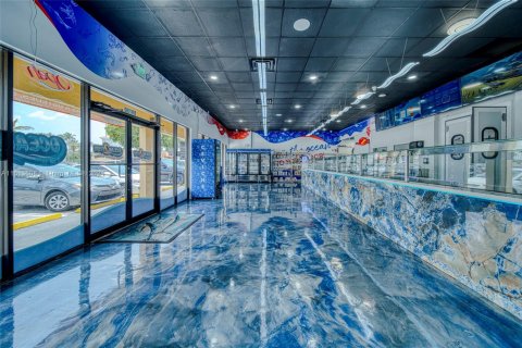 Propiedad comercial en venta en Miami, Florida № 1726393 - foto 6