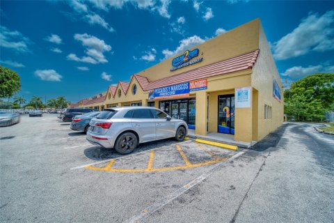 Propiedad comercial en venta en Miami, Florida № 1726393 - foto 26