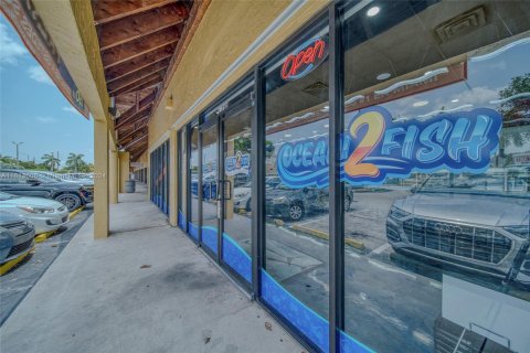 Propiedad comercial en venta en Miami, Florida № 1726393 - foto 24