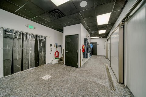 Propiedad comercial en venta en Miami, Florida № 1726393 - foto 17