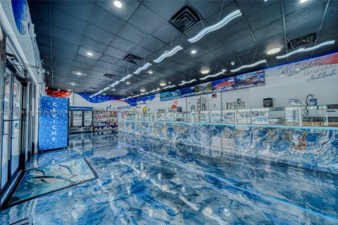 Propiedad comercial en venta en Miami, Florida № 1726393 - foto 4