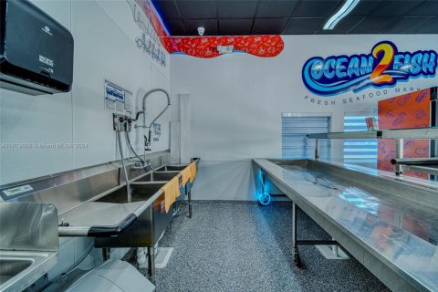 Propiedad comercial en venta en Miami, Florida № 1726393 - foto 8