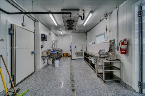 Propiedad comercial en venta en Miami, Florida № 1726393 - foto 12