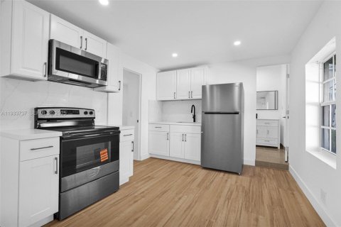 Appartement à louer à Hollywood, Floride: 3 chambres, 155.15 m2 № 1992993 - photo 1