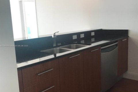 Condo in Miami, Florida, 2 bedrooms  № 2076732 - photo 9