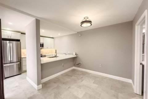 Townhouse in West Palm Beach, Florida 2 bedrooms, 114.83 sq.m. № 2246659 - photo 12