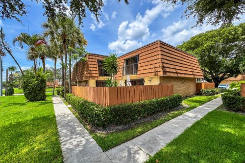 Townhouse in West Palm Beach, Florida 2 bedrooms, 114.83 sq.m. № 2246659 - photo 2