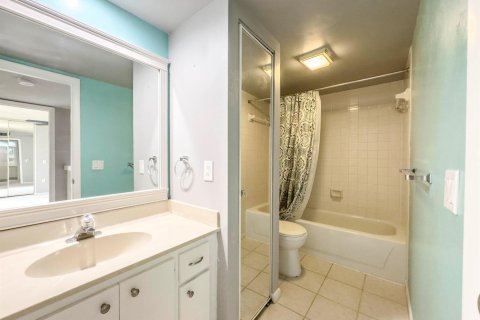 Townhouse in West Palm Beach, Florida 2 bedrooms, 114.83 sq.m. № 2246659 - photo 21
