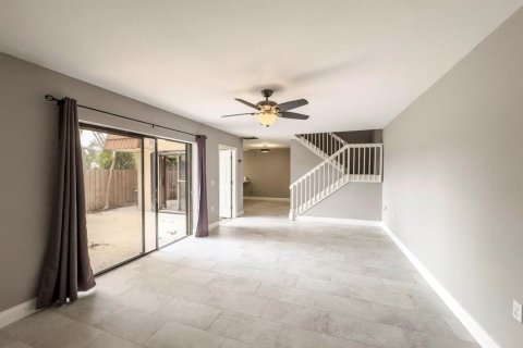 Townhouse in West Palm Beach, Florida 2 bedrooms, 114.83 sq.m. № 2246659 - photo 11