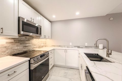Townhouse in West Palm Beach, Florida 2 bedrooms, 114.83 sq.m. № 2246659 - photo 14