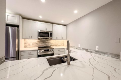 Townhouse in West Palm Beach, Florida 2 bedrooms, 114.83 sq.m. № 2246659 - photo 13