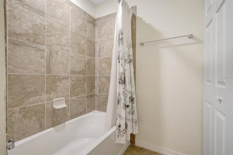 Condo in Bradenton, Florida, 2 bedrooms in LAKEWOOD NATIONAL  № 1665758 - photo 27