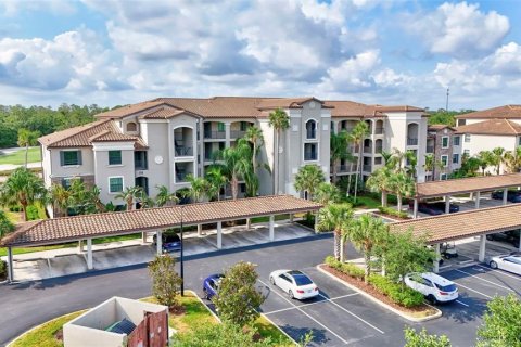Condo in Bradenton, Florida, 2 bedrooms in LAKEWOOD NATIONAL  № 1665758 - photo 2