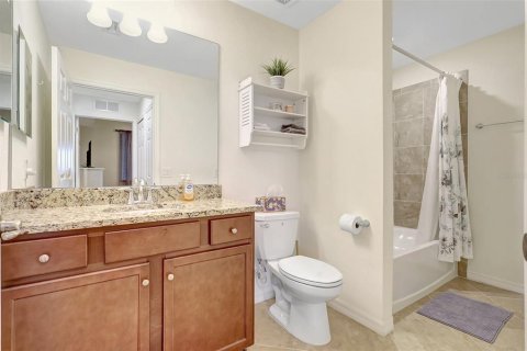 Condo in Bradenton, Florida, 2 bedrooms in LAKEWOOD NATIONAL  № 1665758 - photo 26