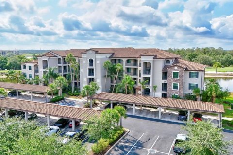 Condo in Bradenton, Florida, 2 bedrooms in LAKEWOOD NATIONAL  № 1665758 - photo 4