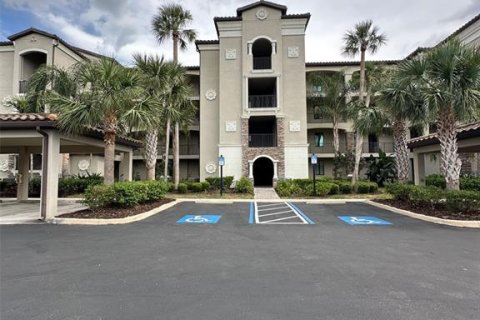 Condo in Bradenton, Florida, 2 bedrooms in LAKEWOOD NATIONAL  № 1665758 - photo 1