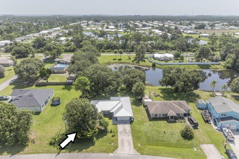 House in St. Lucie, Florida 3 bedrooms, 137.68 sq.m. № 2311078