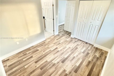 Propiedad comercial en venta en Fort Lauderdale, Florida, 168.25 m2 № 1955530 - foto 19