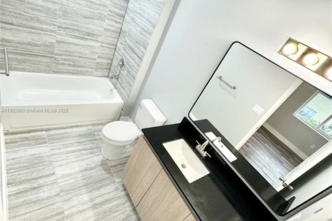 Propiedad comercial en venta en Fort Lauderdale, Florida, 168.25 m2 № 1955530 - foto 21