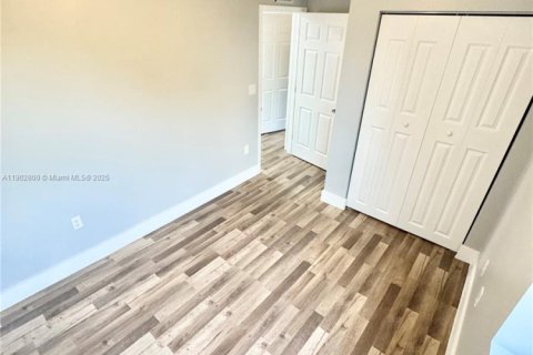 Propiedad comercial en venta en Fort Lauderdale, Florida, 168.25 m2 № 1955530 - foto 25