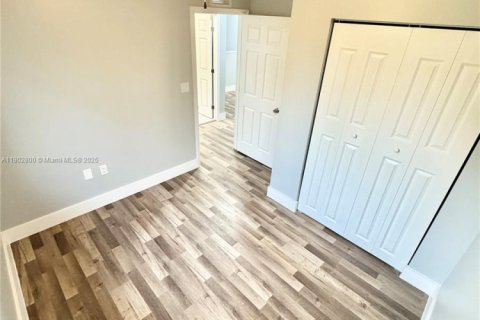 Propiedad comercial en venta en Fort Lauderdale, Florida, 168.25 m2 № 1955530 - foto 30